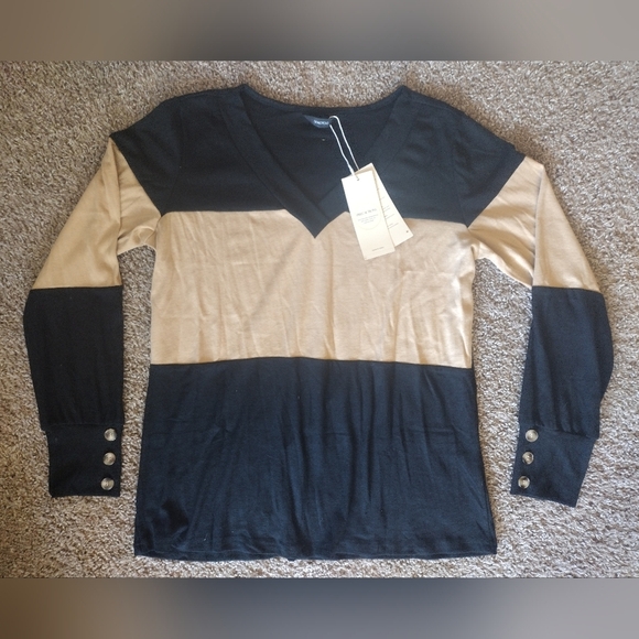 Dokotoo Color Block Long Sleeve V-neck Top with Button Accents NWT - Picture 2 of 9